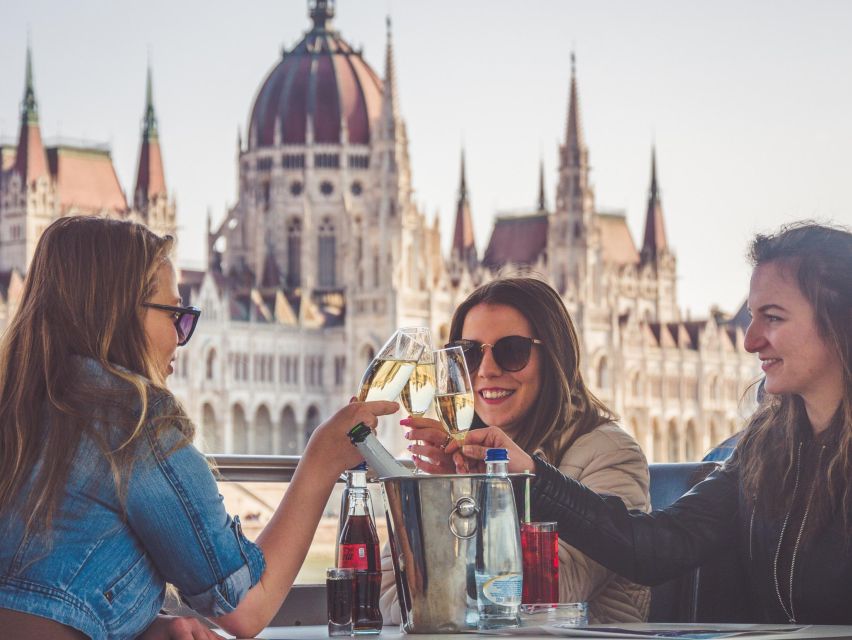 Budapest: Unlimited Prosecco and Wine Sightseeing Cruise - Why this cruise works best after sunset
