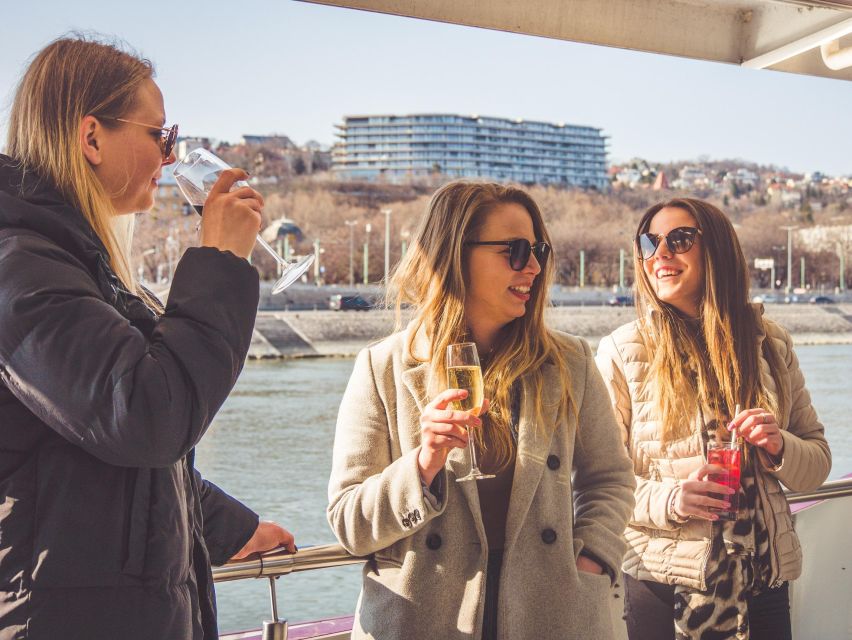 Budapest: Unlimited Prosecco and Wine Sightseeing Cruise - Is $41 good value for one hour?