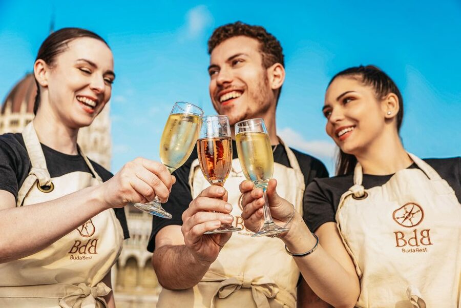 Budapest: Unlimited Prosecco, Beer and Aperol Spritz Cruise - Who will enjoy this cruise most