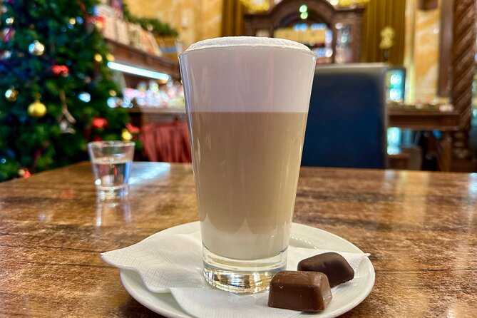 Budapest Urban Treats - Cake and Coffee House Tour - Chimney cake and the pleasure of a street-side classic