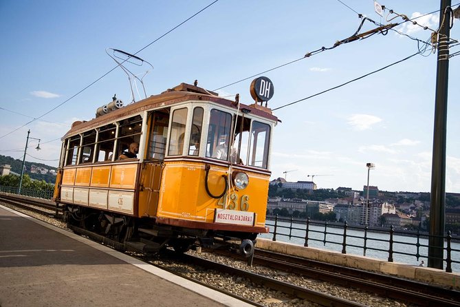 Budapest Urban Walk - Budapest City Tour with Cake & Coffee - Coffee, cake, and a useful pause