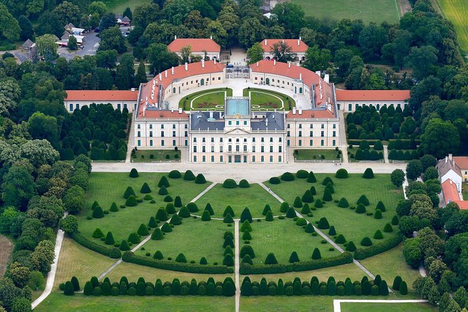 Budapest-Vienna One-Way Sightseeing Transfer - A three-stop route between Budapest and Vienna