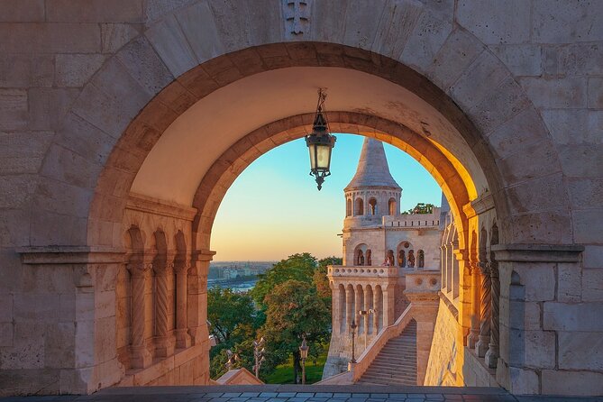 Budapest Walking Tour: Explore Top Sights & Hidden Gems - A sharp change of mood at Szakszervezetek Háza