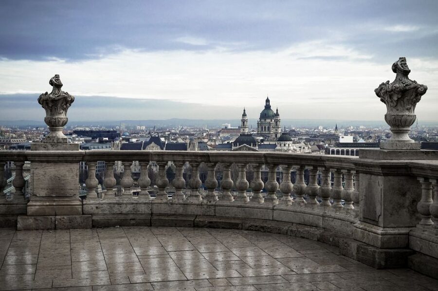 Budapest: Walking Tour in German - The Chain Bridge and the Danube crossing