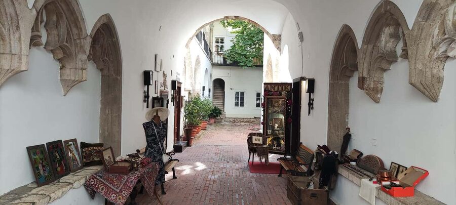 Budapest: Walking Tour in the Buda Castle District - Sándor Palace and the former government quarter