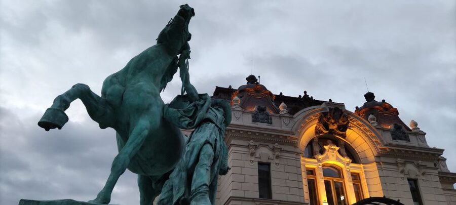 Budapest: Walking Tour in the Buda Castle District - Vienna Gate and the old town entrance