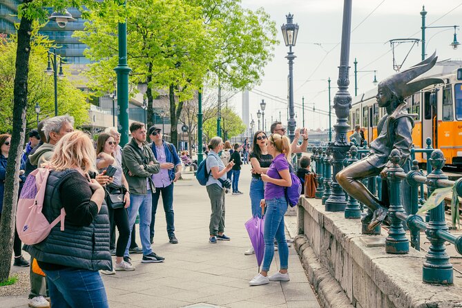 Budapest walking tour: Parliament and Shoes Memorial - Vörösmarty Square and Café Gerbeaud