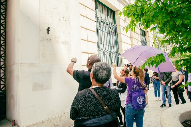 Budapest walking tour: Parliament and Shoes Memorial - Vigadó and the Hungarian Academy of Sciences