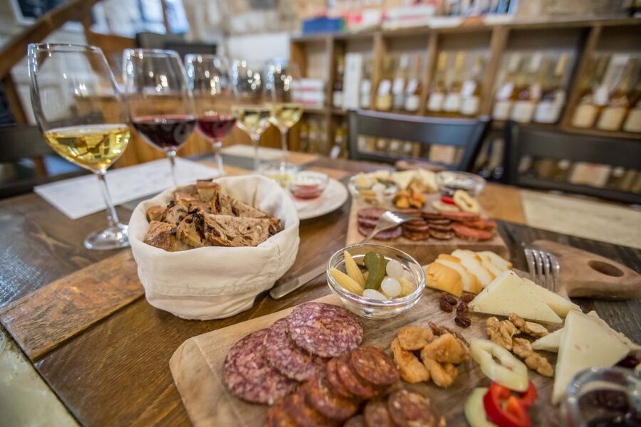 Budapest: Wine, Cheese, and Charcuterie Tasting - How the 90-minute tasting unfolds