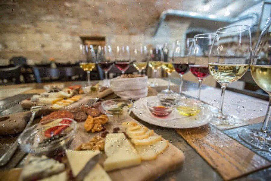 Budapest: Wine, Cheese, and Charcuterie Tasting - Who should book this tasting
