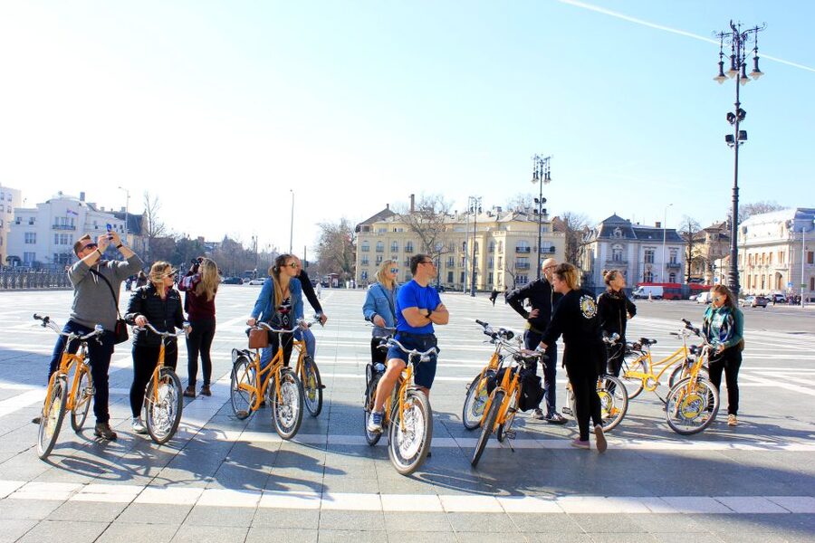 Budapest ❤️Winter Bike Tour with Coffee Stop❤️ - Central Market Hall and the Art Nouveau finale
