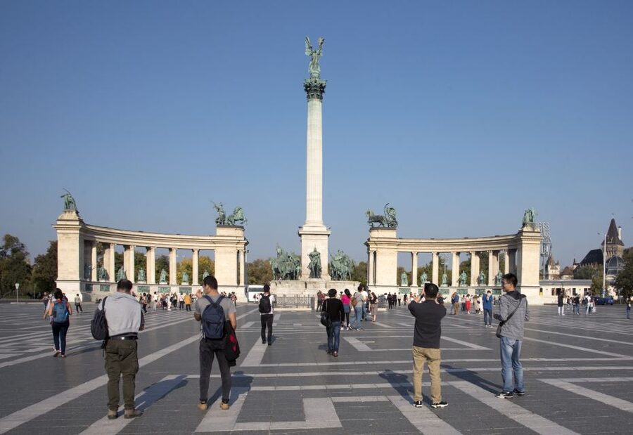 Castle District & Pest Driving Tour with Danube River Cruise - Who will get the most from this tour?