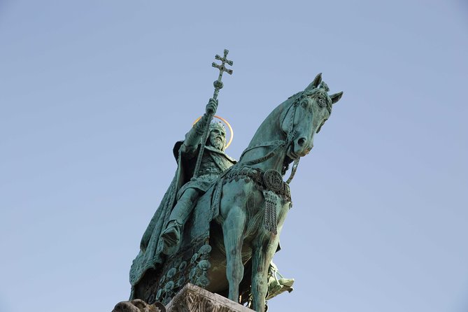Castle District tour with Matthias Church Ticket & Cake & Coffee - Holy Trinity Column and the memory of plague