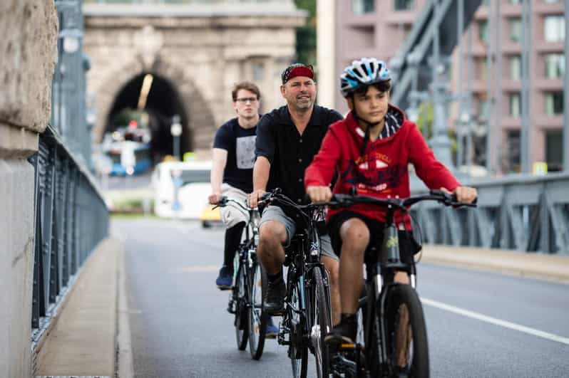 Choose a bicycle and make your own tour in Budapest-24 hrs - Practical clothing and timing advice