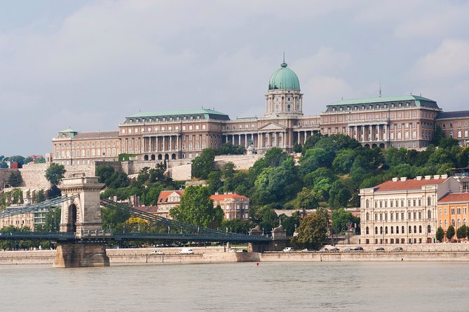 Classic Walk in Budapest Historical Center - Starting on Váci Street in central Pest