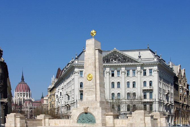 Classic Walk in Budapest Historical Center - Ending at the Hungarian Parliament Building