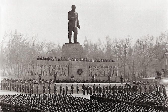 Communist Budapest Walking Tour - What the guides add to the experience