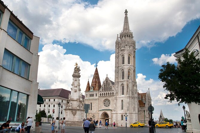 Comprehensive sightseeing tour - St. Stephen’s Basilica and Budapest’s political center