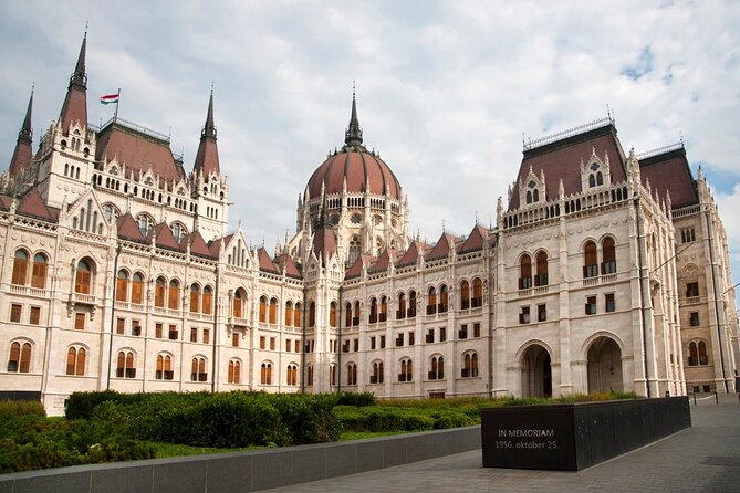 Comprehensive sightseeing tour - Crossing to Buda and the Castle District