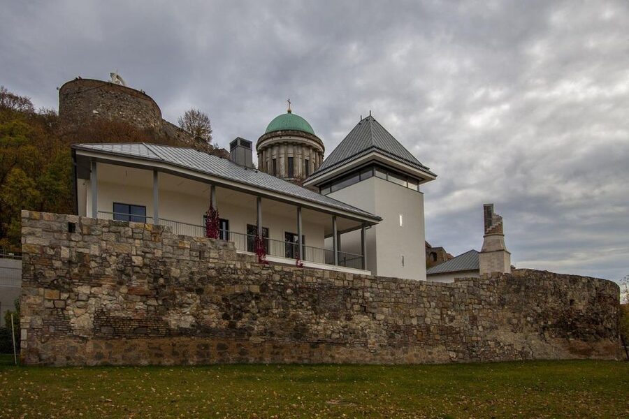 Danube Bend: Private 8-Hour Full Board Tour from Budapest - Dobogó-kő begins the day with a high viewpoint