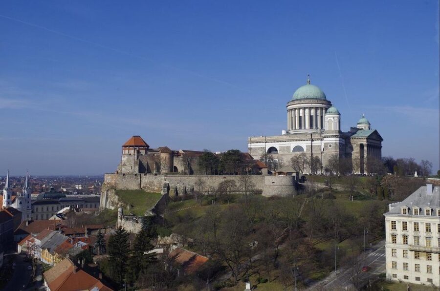 Danube Bend: Private 8-Hour Full Board Tour from Budapest - Cross into Slovakia for a different Danube view