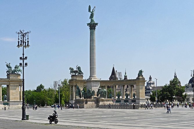 Downtown Pest Walking Tour - The Reagan statue and Budapest’s Cold War memory