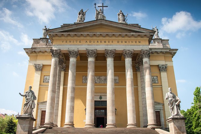 Eger Private Full-Day Wine Tasting Tour and Sightseeing from Budapest - The drive north with a private guide