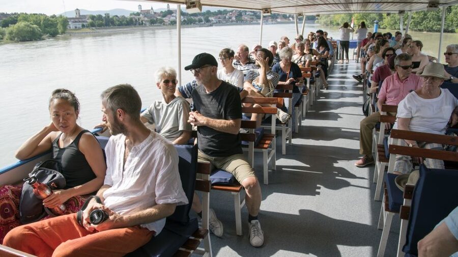 From Budapest: Danube Bend Day Trip in English - Who should book this Danube Bend outing