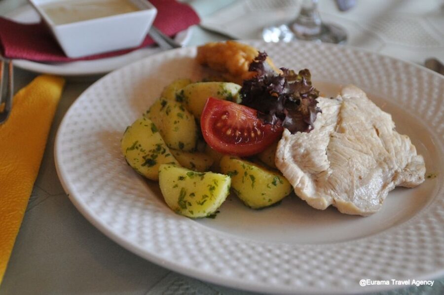 From Budapest: Full-Day Danube Bend Tour with Lunch - Visegrád Hill and lunch above the Danube