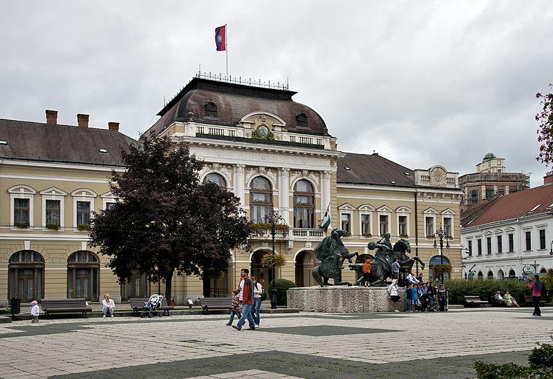 From Budapest: Guided Tour of Eger with Wine Tasting - Eger Castle and the climb above Dózsa György tér