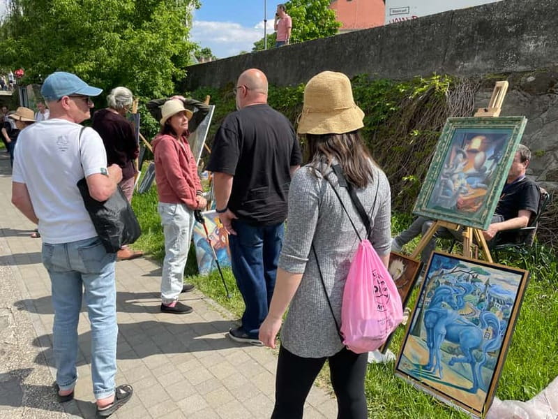 From Budapest: Szentendre Day Trip with Street Food - One hour for the market, crafts, and your own pace