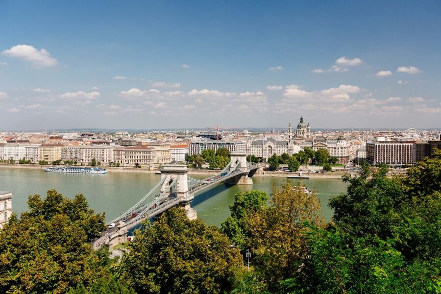 From Vienna: Guided Day Trip to Budapest - A 1.5-hour panoramic tour through Budapest