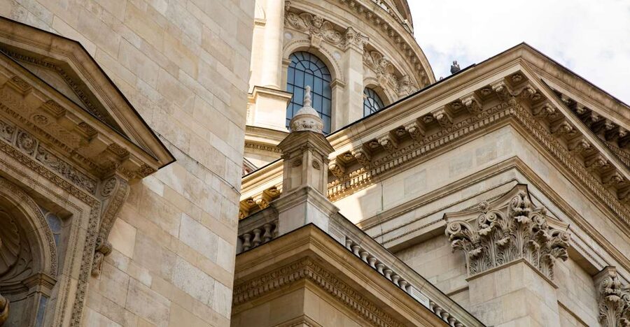 Full Day Budapest City Tour with Lunch, Wine & Dessert - Market food before the next landmark