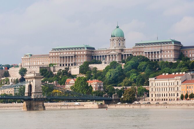 General sightseeing tour - Crossing to Buda Castle by Public Bus