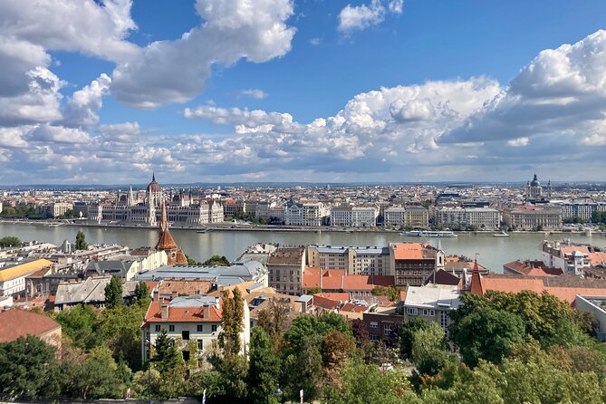 Half day Budapest city tour by car / minivan - The guide makes the difference