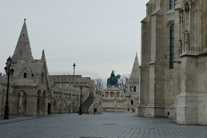 Historical and Cultural Guided Tour of Budapest - Crossing the Chain Bridge to Buda Castle