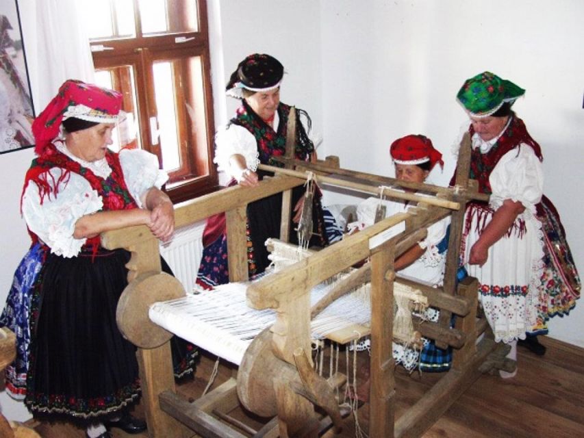 Hollókő Ethnographic Village: Day Tour from Budapest - Guide quality and the importance of clear expectations