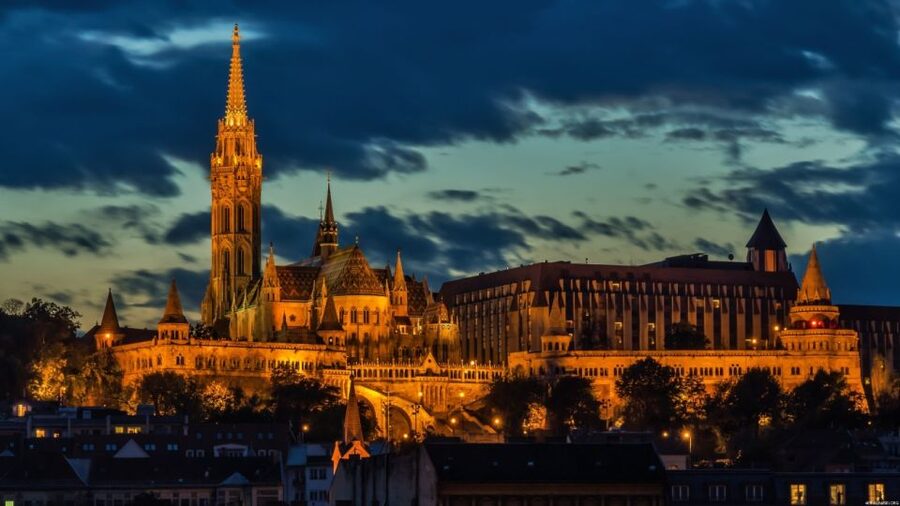 Iconic Budapest tour with Classic Russian Jeep and G-Wagon - The audio guide fills in the background