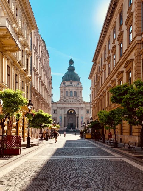 Iconic Budapest tour with Classic Russian Jeep and G-Wagon - Strudel adds a small but welcome local touch