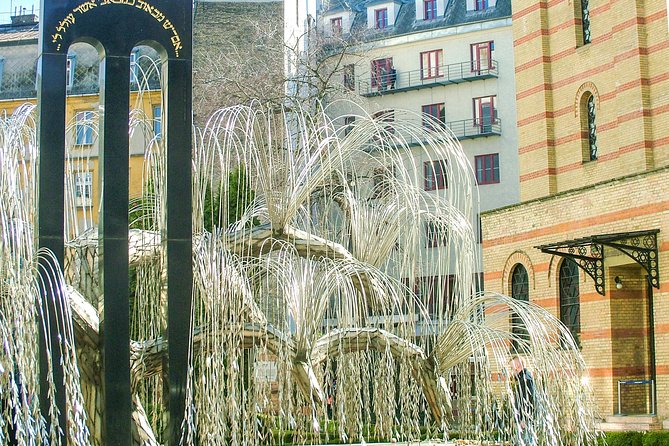 Jewish Heritage / Full tour - The controversial German Occupation Memorial
