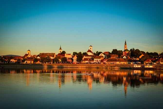 Luxurious, private day cruise with a waterlimousine to Szentendre - A luxury boat, not a guided city tour