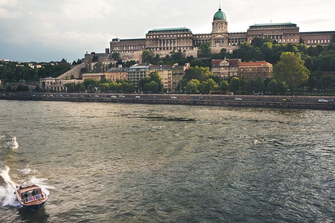 Luxurious, private day cruise with a waterlimousine to Szentendre - Who will enjoy this most?