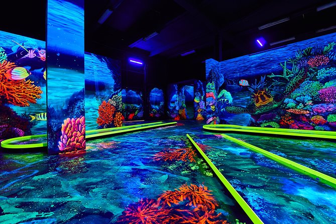 Neonis - 3D Blacklight Minigolf - History of Hungary: local themes with a neon twist
