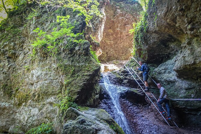 One Day Wonder Hiking Trip - What the guides add to the day