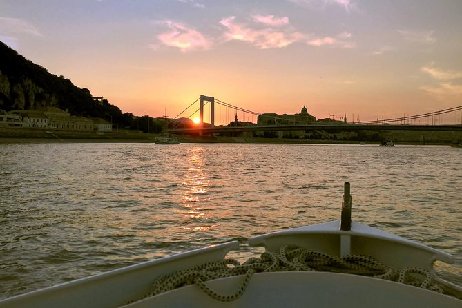 One hour Hen or Stag private party boat Budapest with unlimited beer and wine - A one-hour party on the Budapest Danube