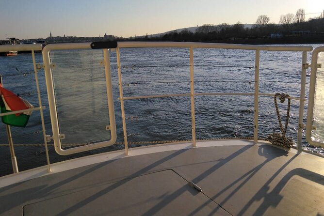 One hour Hen or Stag private party boat Budapest with unlimited beer and wine - The private format changes the mood