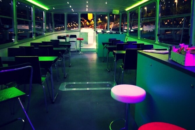 One hour Hen or Stag private party boat Budapest with unlimited beer and wine - What the mixed feedback tells you