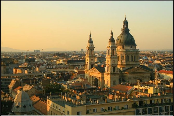 Orientation walk in Budapest - Starting at the Opera and Andrassy Avenue