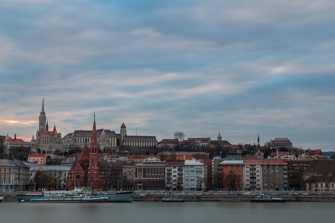 Orientation walk in Budapest - Pickup, meeting point, and walking demands