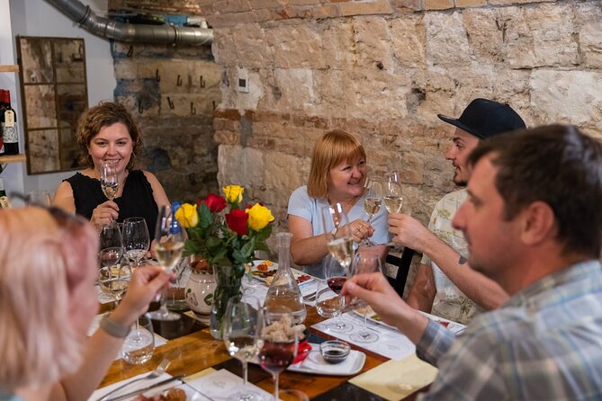 Palace District Evening Culinary, Wine, and History Walk - How the group size changes the evening